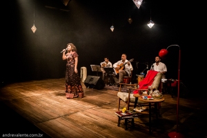 Dorina canta Aldir Blanc Samba Fotografia André Valente Teatro Ziembinski